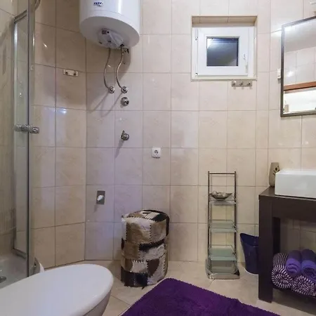 فندق Maslenica Comfortable زادار